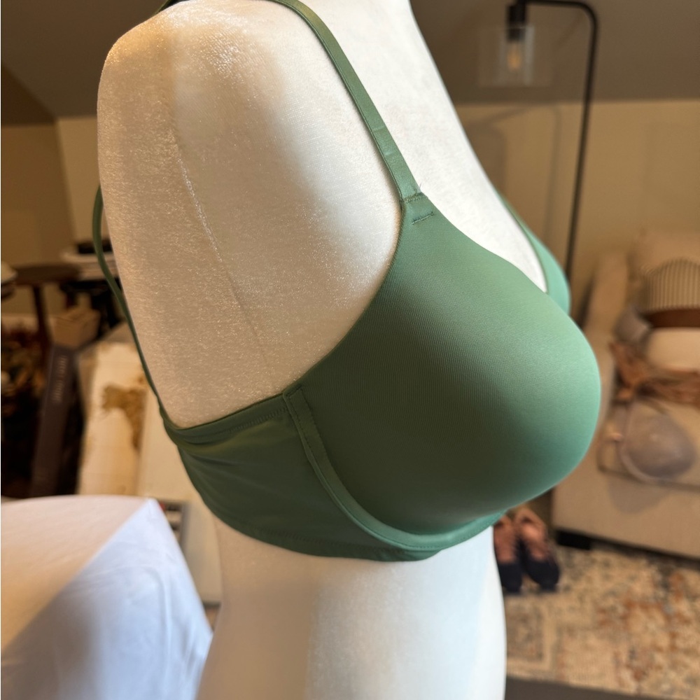 Victoria's Secret Green Lighted Lined Underwire Bra, size 38D